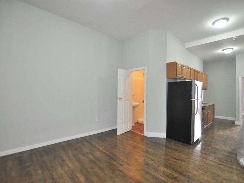 1st image of 1079 Rogers Ave APT 1F