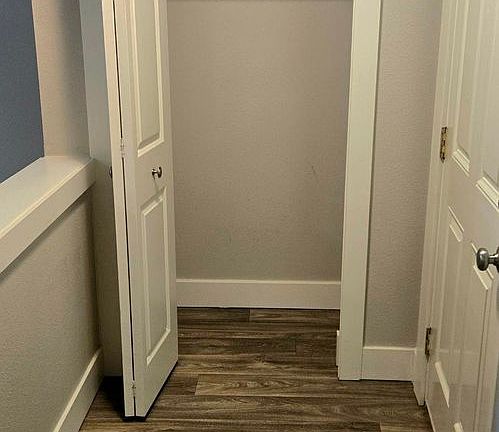 4th image of 215 23rd Ave SW #93
