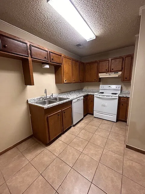 3 bed, 2.0 bath, $1,200 — Photo 4