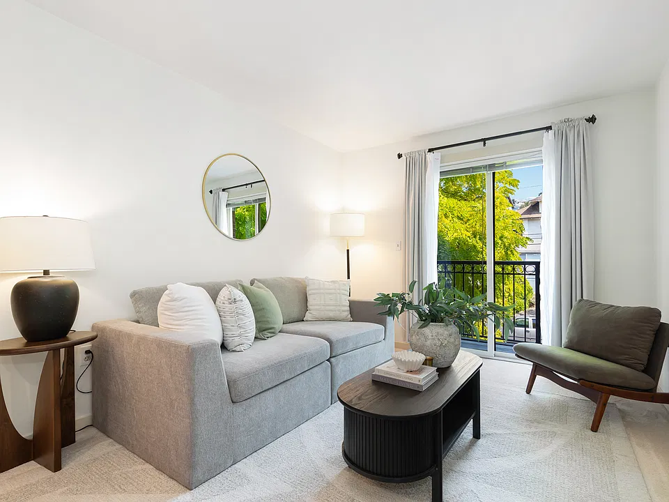 1909 10th Ave W #206