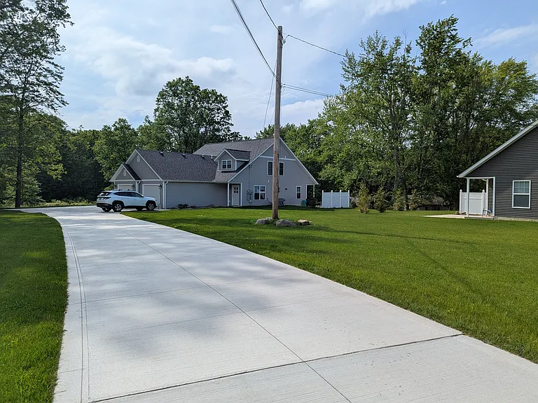 4262 Stow Rd — Photo 1