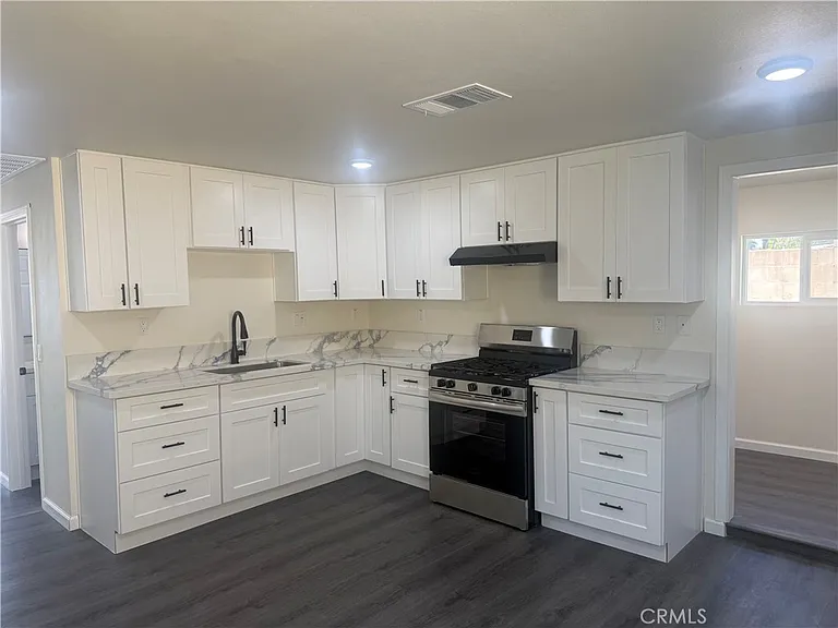 10337 Mull Ave — Photo 3