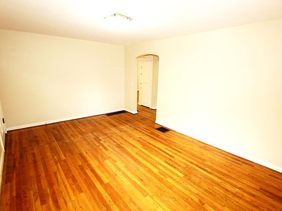 3rd image of 629 E Royal Forest Blvd