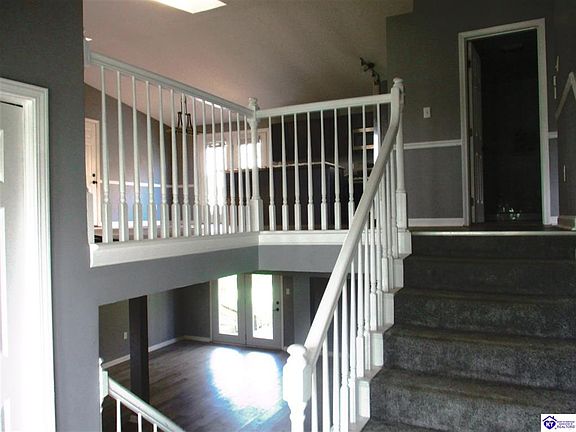 4th image of 609 Foxfire Rd