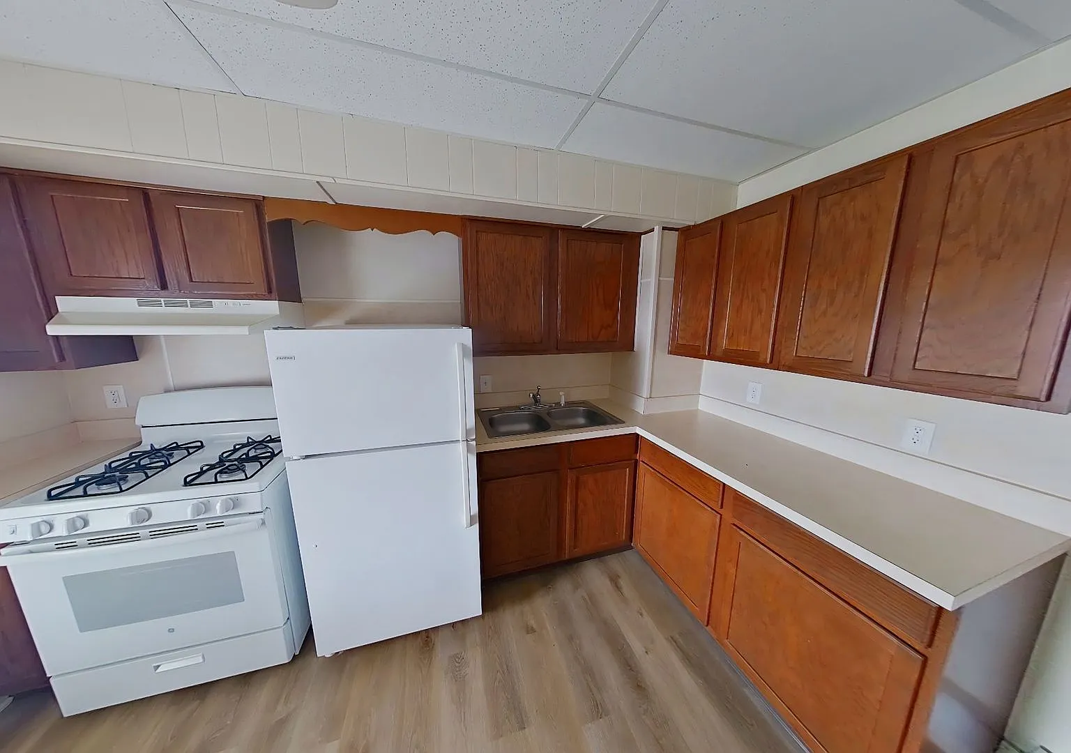 411 W Broadway St — Photo 2