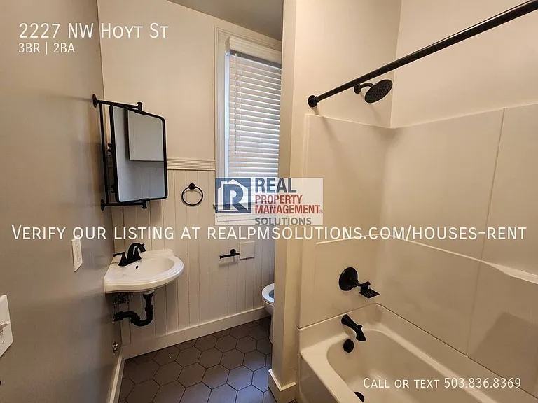 2227 NW Hoyt St — Photo 13
