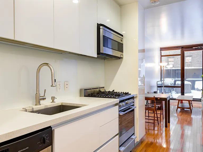 148 E 24th St #3E — Photo 8