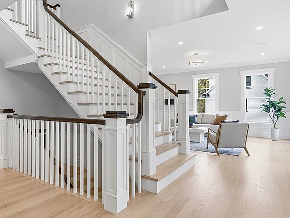 3rd image of 21 Balfour St