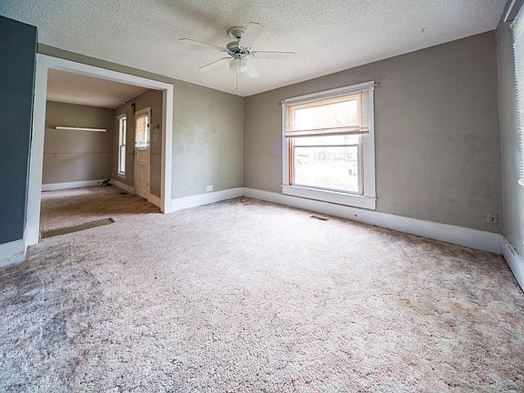 4th image of 602 N Olive St