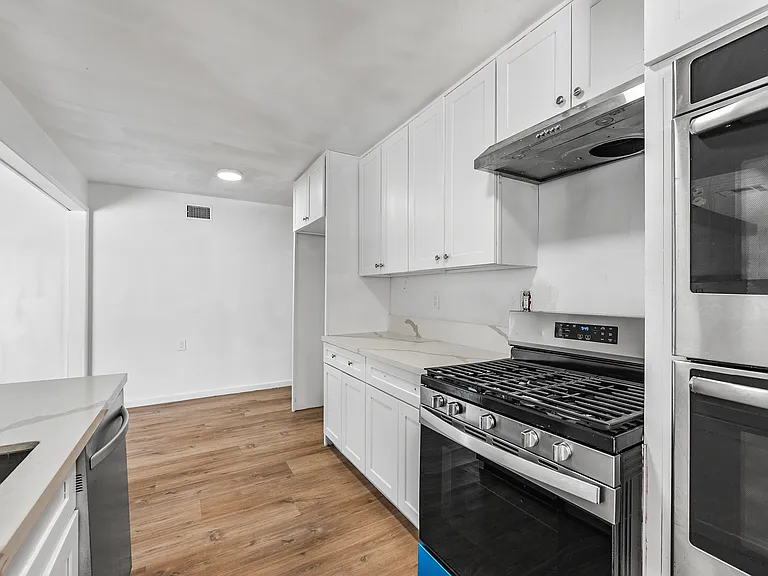 442 Lightcap St — Photo 7