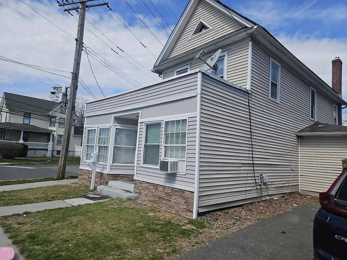 Building Photo - 1225 10th Ave #A