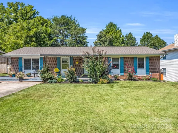 11 Pleasant Ridge Dr, Asheville, NC 28805