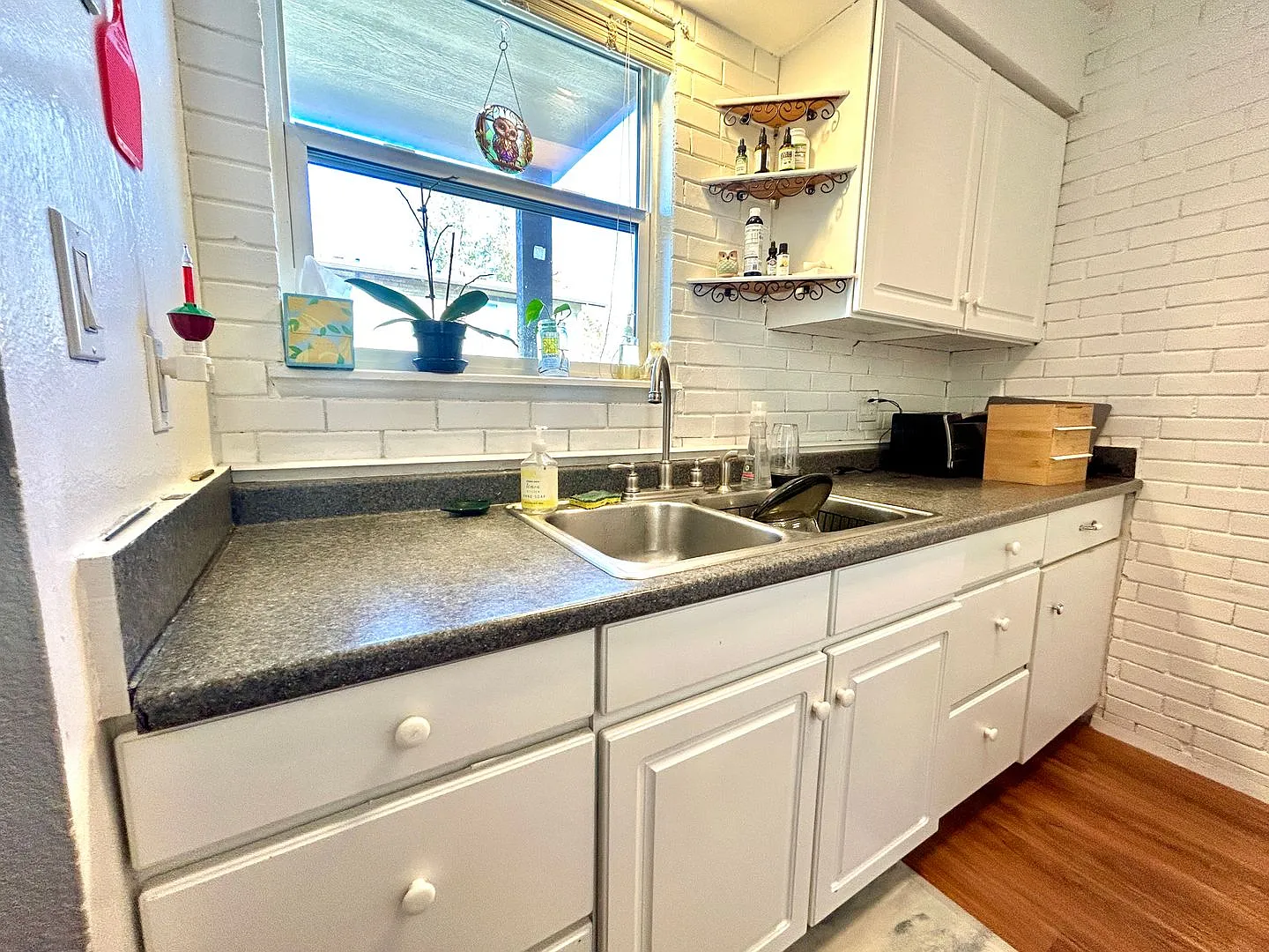 Beautiful two-story townhome in Denver! Low Maintenance! — Photo 3
