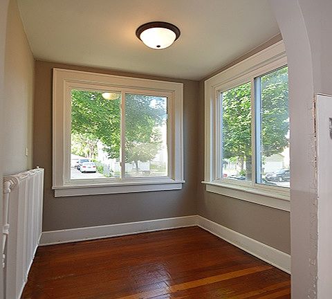 2nd image of 274 Morton St E