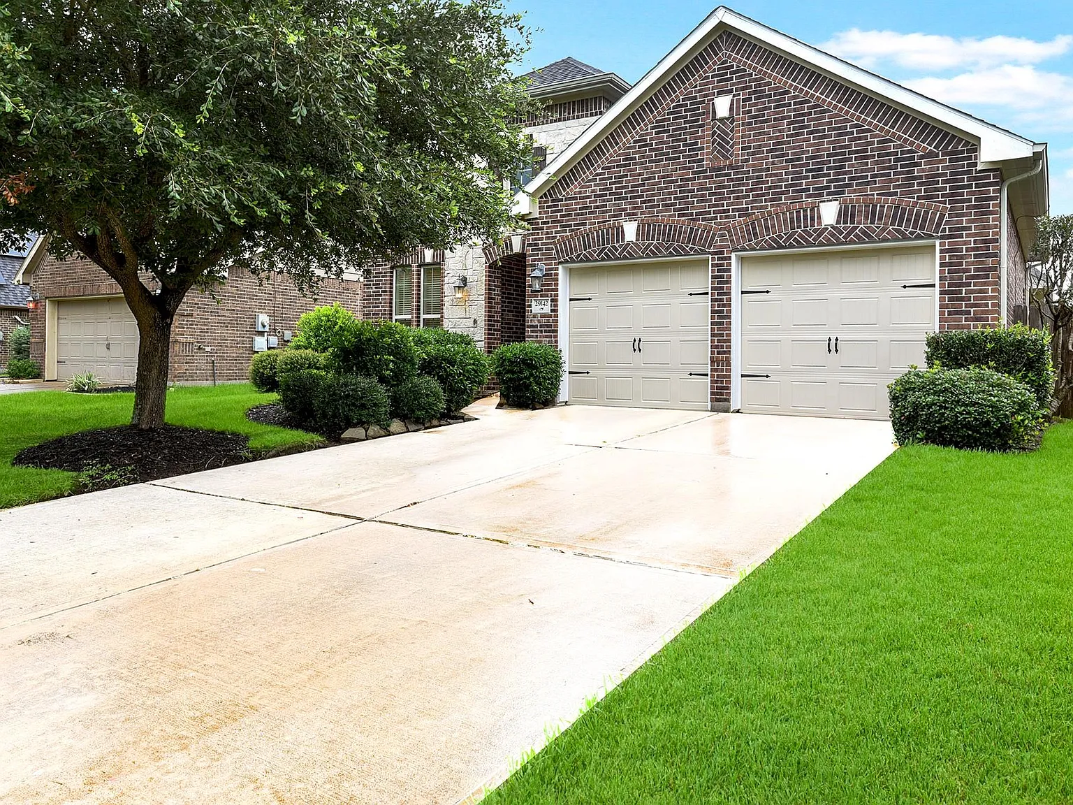 4 bed, 2.0 bath, 2141 sqft, $2,500 — Photo 2