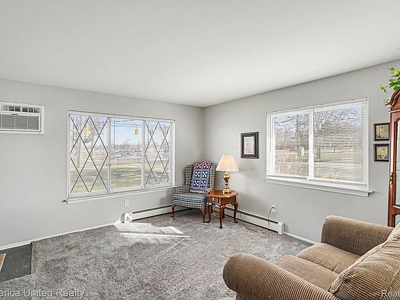 4th image of 61035 Eleven Mile Rd APT 1