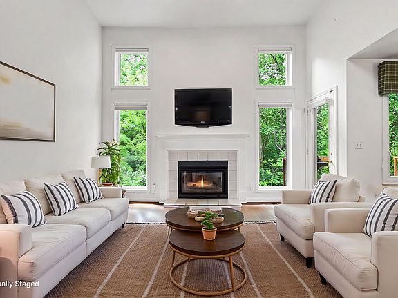 4th image of 183 Kingsbrook Ave Unit 17