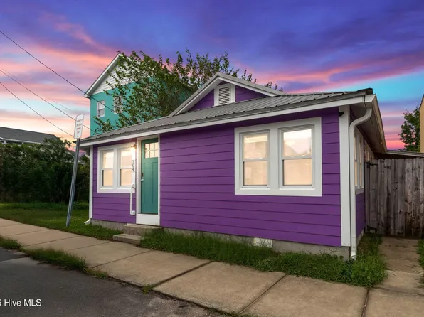 204 Charlotte Avenue, Carolina Beach, NC 28428