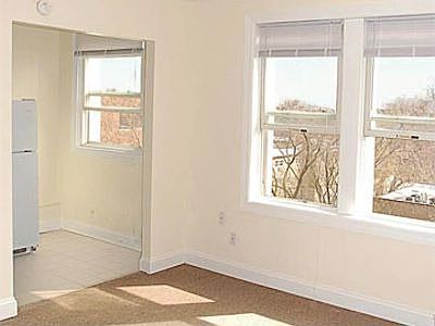 4th image of 1412 W Chase Ave APT 208