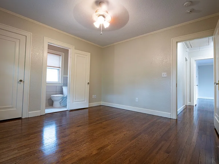 1105 W 49th St — Photo 13