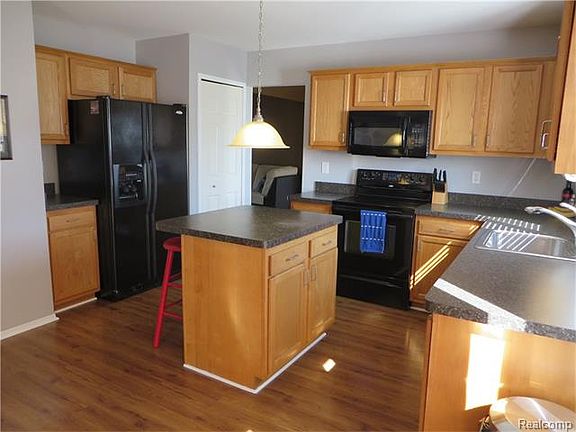 5th image of 733 W Margaret Ln