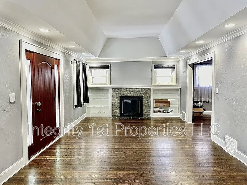 3 bed, 2.0 bath, 1799 sqft, $2,800 — Photo 4