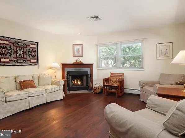 637 Compass Ave, Beachwood, NJ 08722