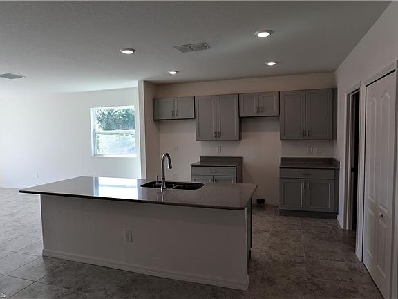 5th image of 2561 39th Ave NE