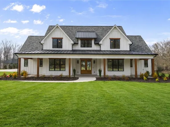 9220 Waldrip Rd, Gainesville, GA 30506