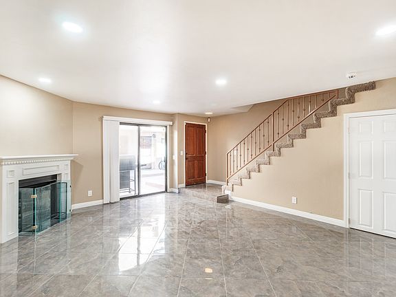 3rd image of 8331 Cedros Ave APT 9