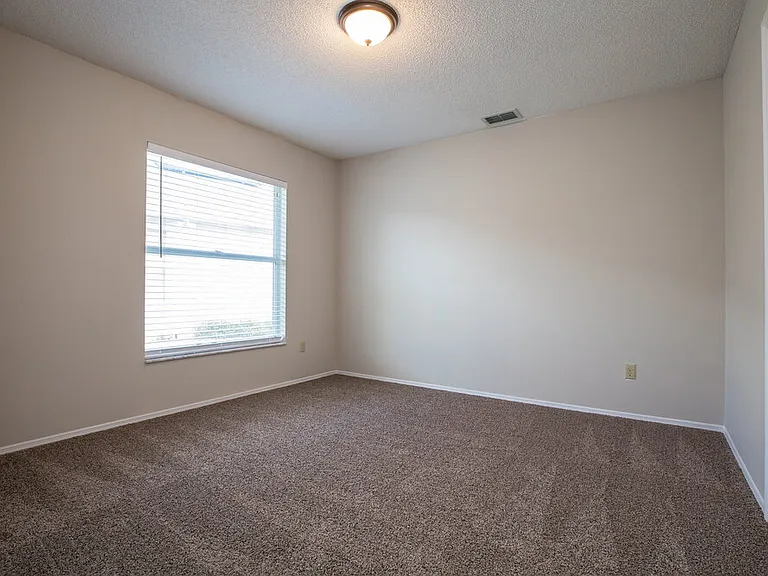338 Lakebreeze Cir — Photo 12