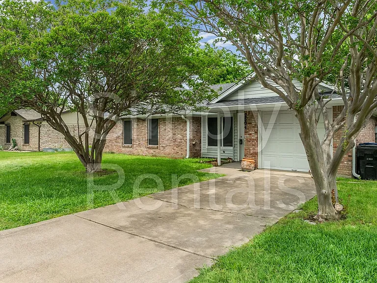 2504 Paul St — Photo 2