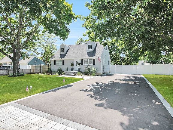 2nd image of 4 Dianne Ave