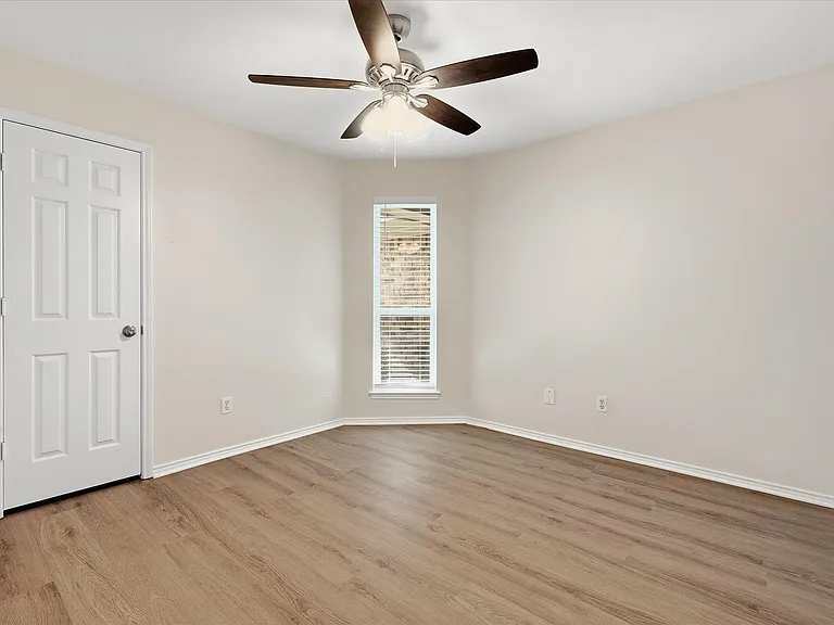7913 Pebblebrook Dr — Photo 5