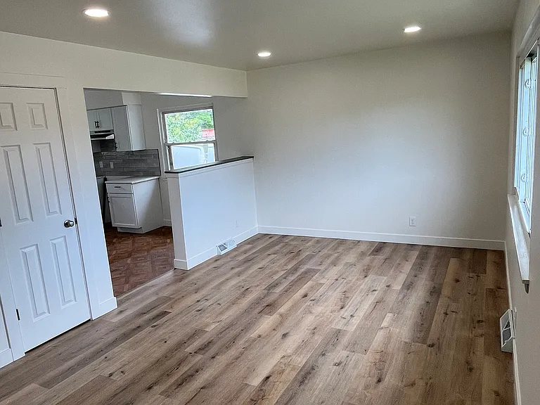 5705 66th Pl — Photo 8