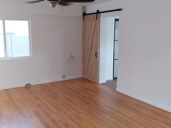 3rd image of 2503 Manhattan Ave #C