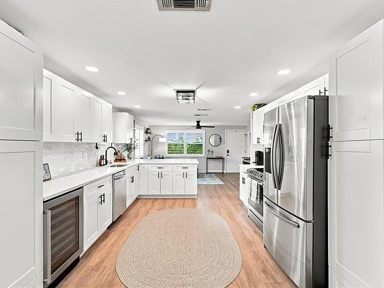 2449 Wood St — Photo 13
