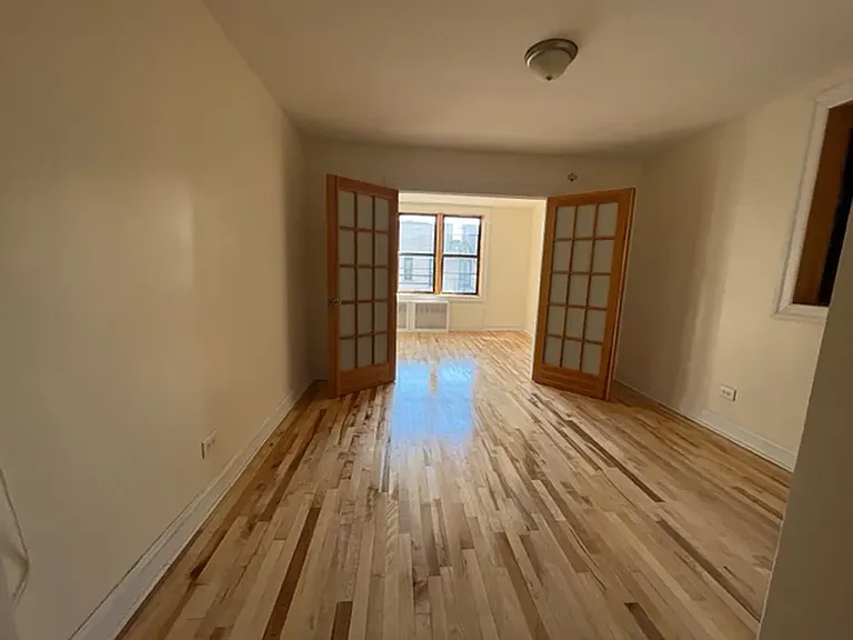 1011 Ocean Ave #4B — Photo 1