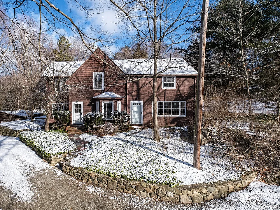 445 Glen Rd