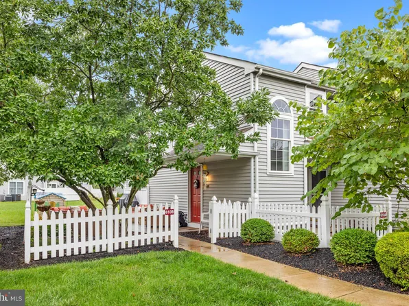 610 Rose Hollow Dr #B, Yardley, PA 19067