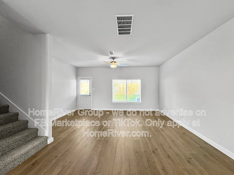 5 bed, 2.5 bath, 2505 sqft, $2,650 — Photo 2