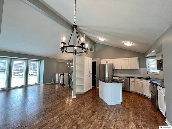 4th image of 502 Fort St