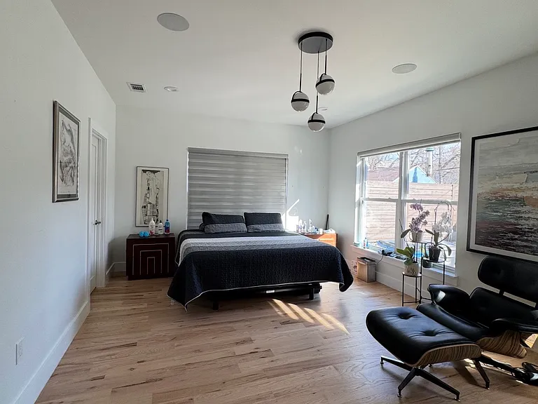 5726 Mercedes Ave — Photo 8
