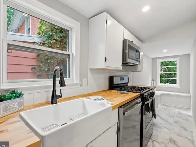 38 Spring Ln — Photo 6
