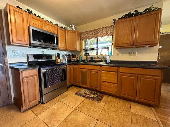 935 Makaala Dr, Wailuku, HI 96793