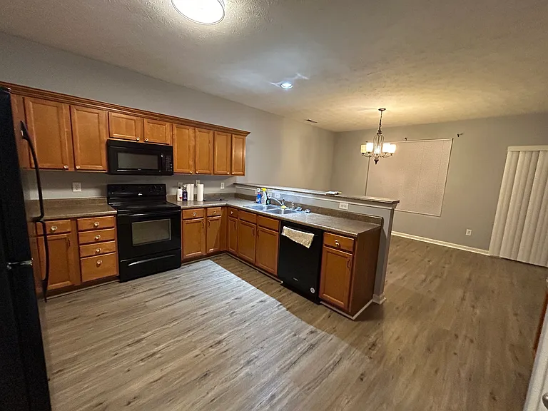 5221 Bombay Dr — Photo 8