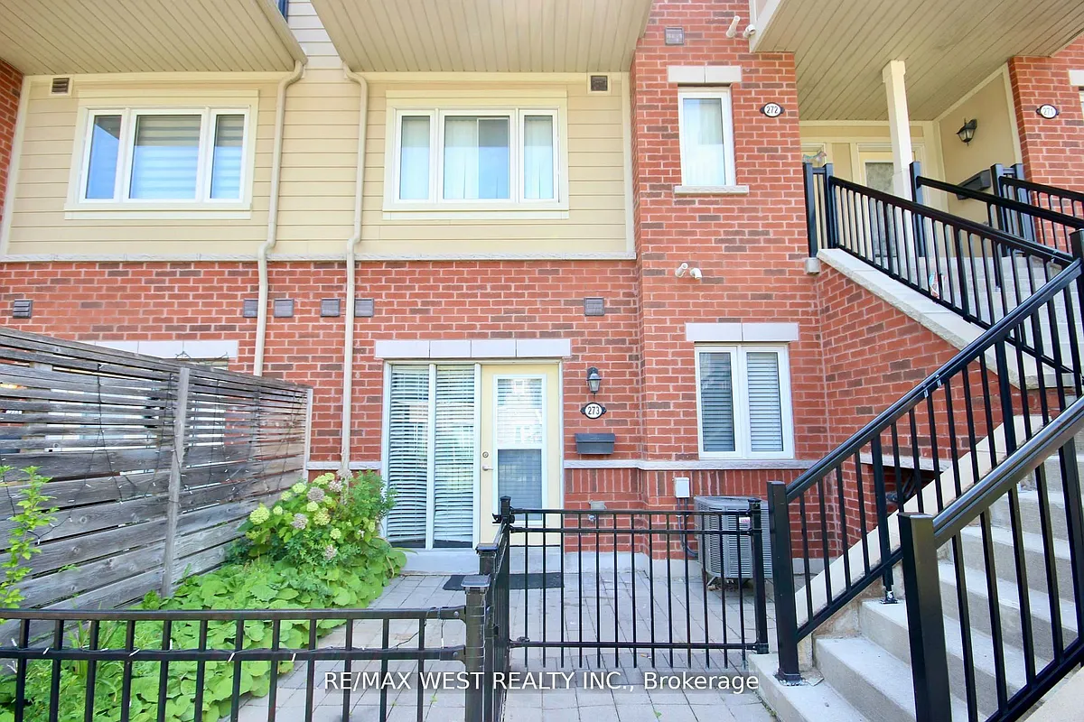 Photo 1 of 11 - 250 Sunny Meadow Blvd #273 - Brampton, ON Primary Photo - 250 Sunny Meadow Blvd #273