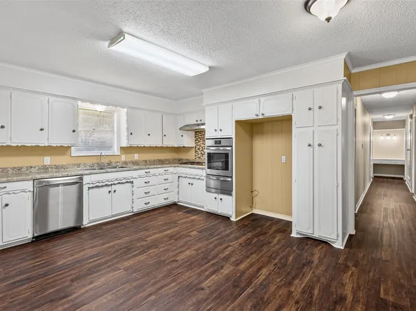 6305 Chapman Dr, Greenville, TX 75402