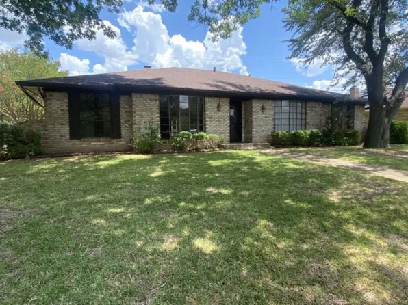 937 Clear Springs Dr, Desoto, TX 75115