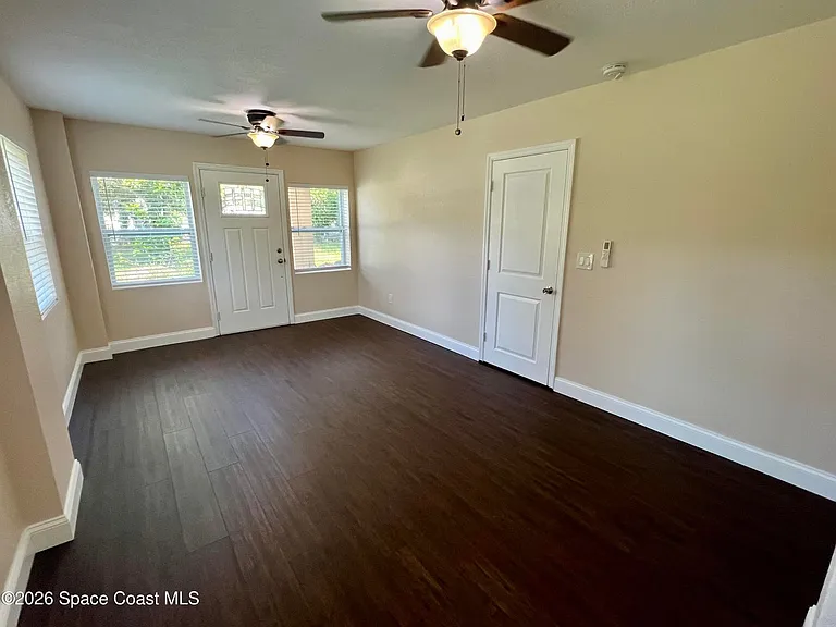 175 NW Valencia Rd — Photo 12